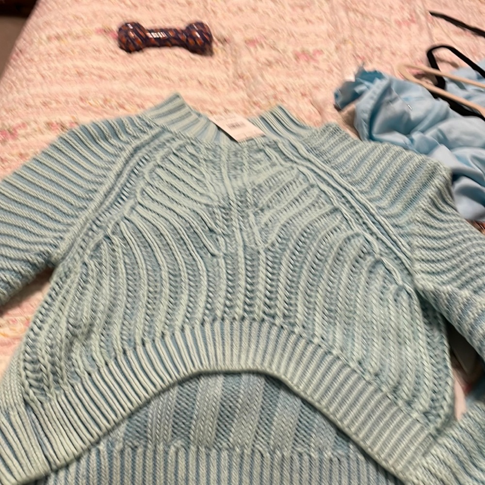 Cute baby blue short sweater